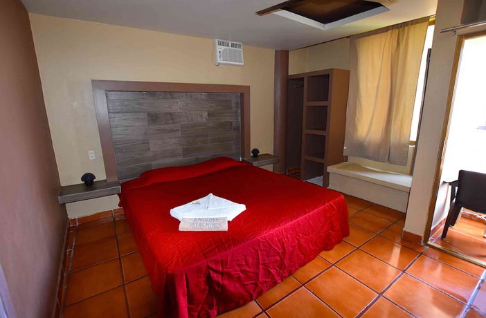 Imagen de la habitación del Hotel Villa Flores. Foto 5