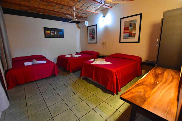 Imagen de la habitación del Hotel Villa Flores. Foto 8