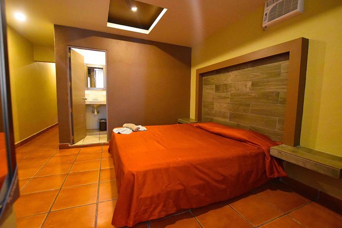 Imagen de la habitación del Hotel Villa Flores. Foto 9