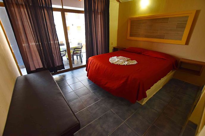 Imagen de la habitación del Hotel Villa Flores. Foto 10