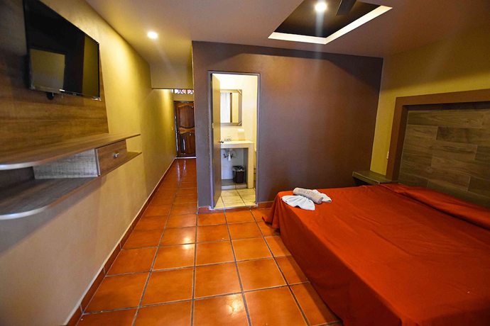 Imagen de la habitación del Hotel Villa Flores. Foto 20