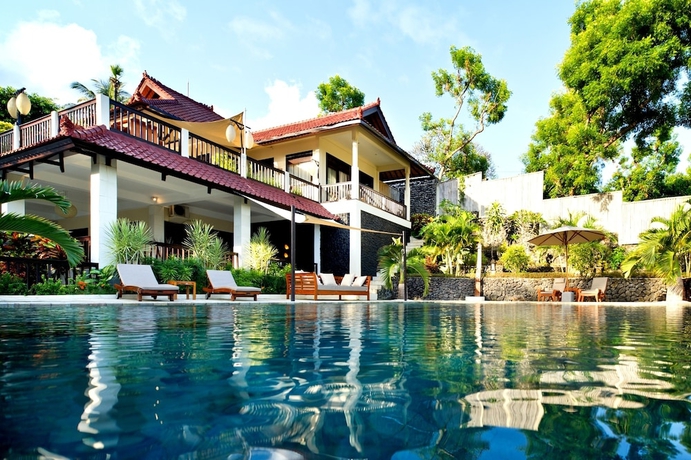 Imagen de la piscina del Hotel Villa Flow. Foto 16