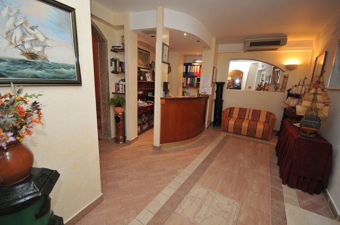 Imagen de los interiores del Hotel Villa Fontana. Foto 17