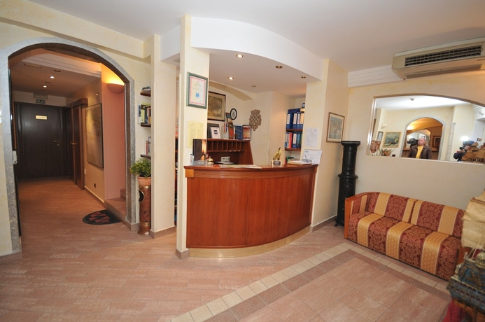 Imagen de los interiores del Hotel Villa Fontana. Foto 18