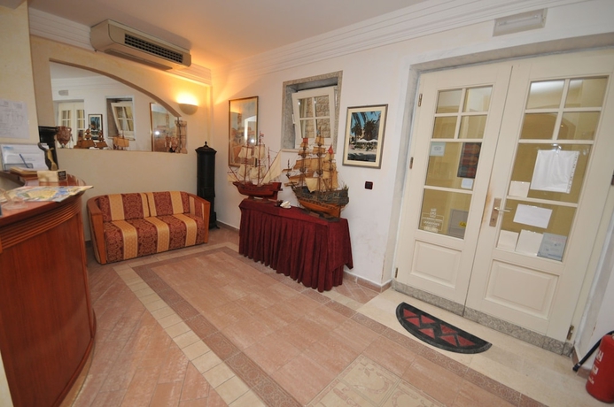 Imagen de los interiores del Hotel Villa Fontana. Foto 19