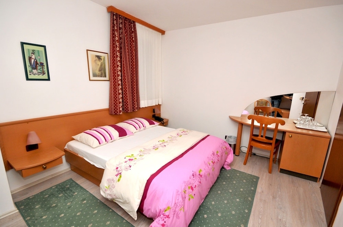 Imagen de la habitación del Hotel Villa Fontana. Foto 5