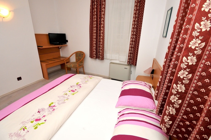 Imagen de la habitación del Hotel Villa Fontana. Foto 6