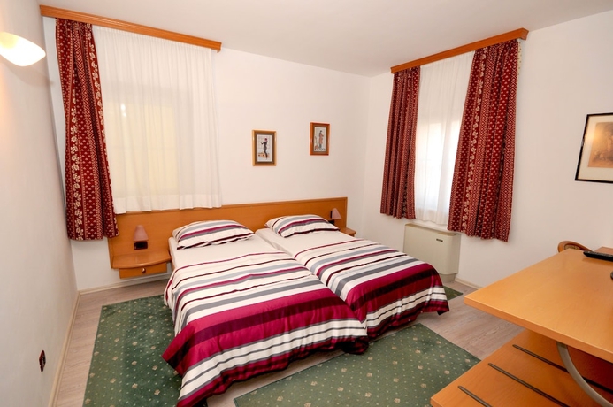 Imagen de la habitación del Hotel Villa Fontana. Foto 9