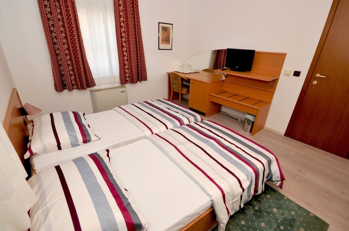 Imagen de la habitación del Hotel Villa Fontana. Foto 10