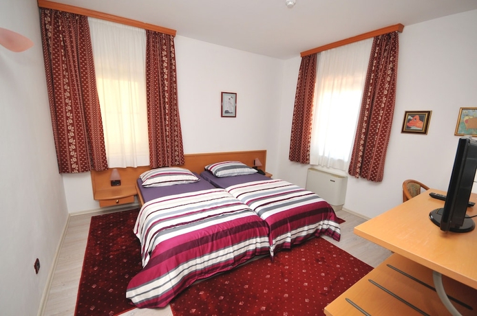 Imagen de la habitación del Hotel Villa Fontana. Foto 12