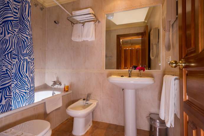 Imagen de la habitación del Hotel Villa Frigiliana. Foto 8