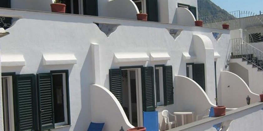 Imagen de los exteriores del Hotel Villa Fumerie. Foto 15