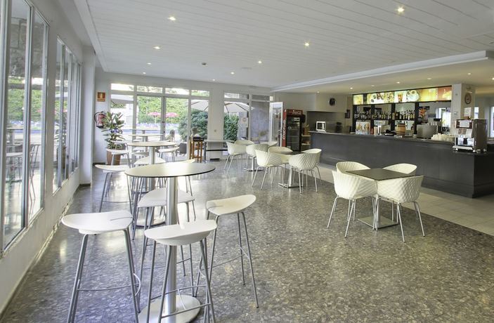 Imagen del bar/restaurante del Hotel Villa Garbi. Foto 2