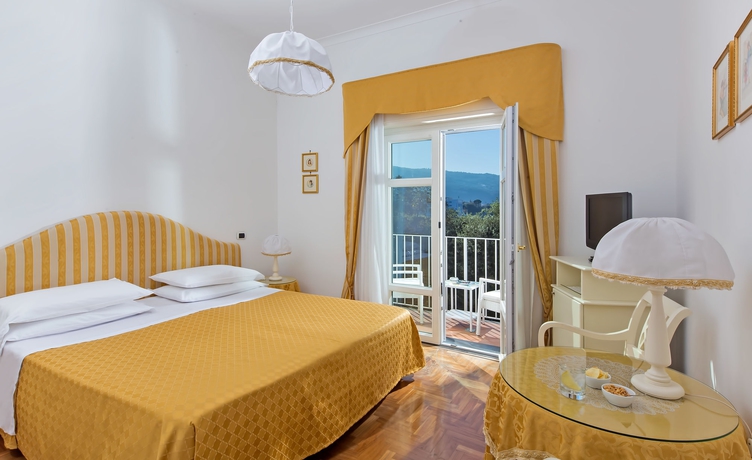 Imagen de la habitación del Hotel Villa Garden. Foto 8