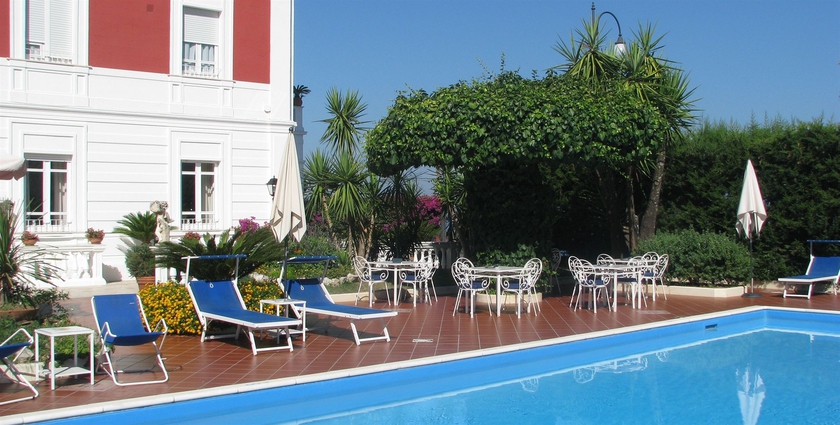 Imagen de la piscina del Hotel Villa Garden, Sorrento. Foto 15