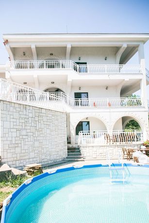 Imagen de la piscina del Hotel Villa Gauss. Foto 14