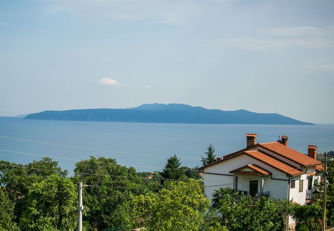 Imagen de la piscina del Hotel Villa Gauss. Foto 15