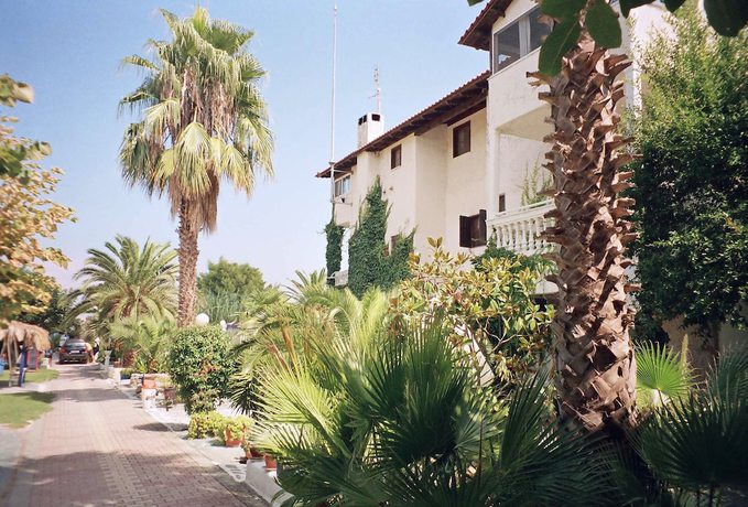 Imagen de los exteriores del Hotel Villa George. Foto 9