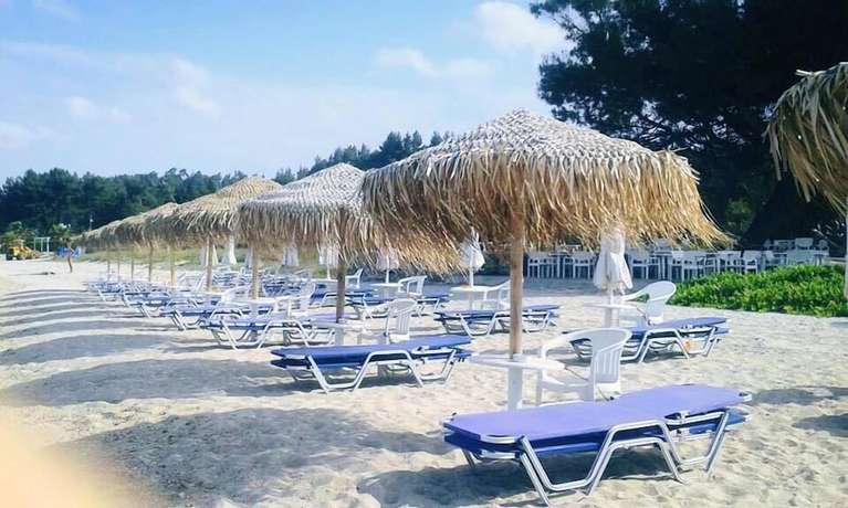 Imagen de los exteriores del Hotel Villa George. Foto 12