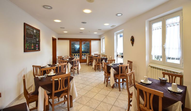 Imagen del bar/restaurante del Hotel Villa Giada. Foto 3