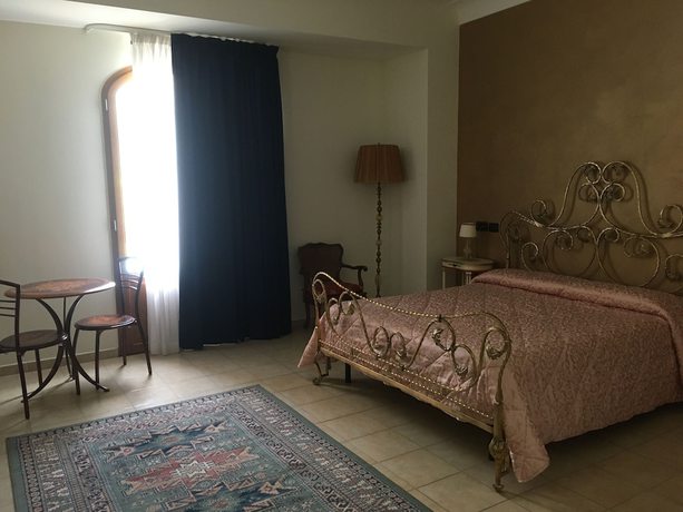 Imagen de la habitación del Hotel Villa Giatra. Foto 10
