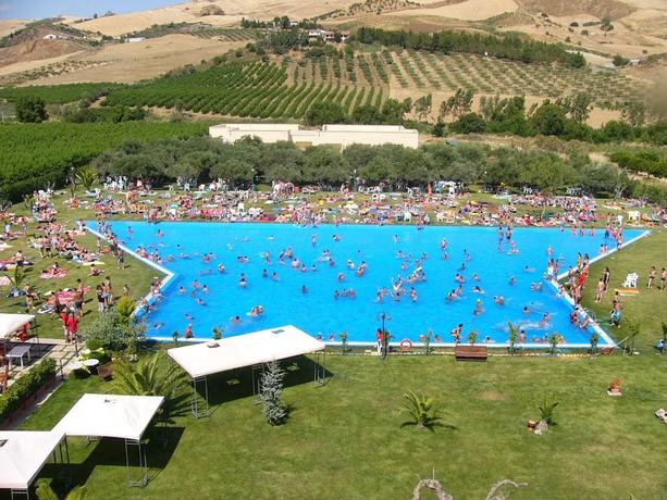 Imagen de la piscina del Hotel Villa Giatra. Foto 18