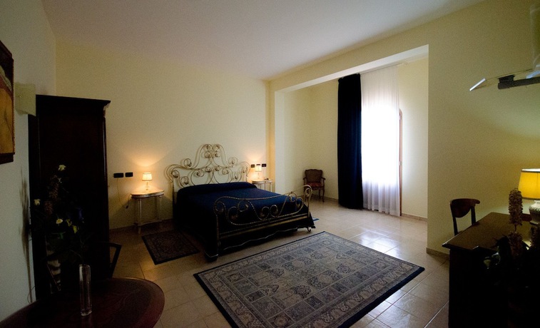 Imagen de la habitación del Hotel Villa Giatra. Foto 15