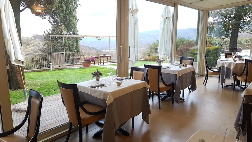 Imagen del bar/restaurante del Hotel Villa Giorgia Albergo In Collin. Foto 4