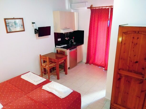 Imagen de la habitación del Hotel Villa Giorgos. Foto 19