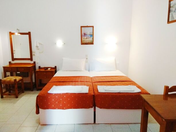 Imagen de la habitación del Hotel Villa Giorgos. Foto 20