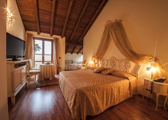 Imagen de la habitación del Hotel Villa Giulia, Valmadrera. Foto 7