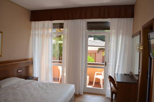 Imagen de la habitación del Hotel Villa Giuliana. Foto 16