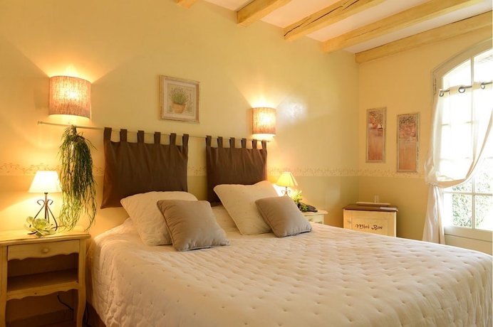 Imagen de la habitación del Hotel Villa Glanum. Foto 10