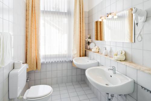 Imagen de la habitación del Hotel Villa Goldbach. Foto 15