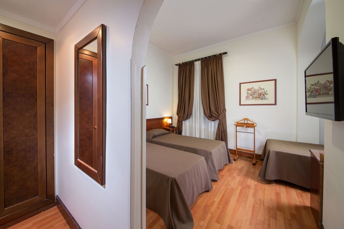 Imagen de la habitación del Hotel Villa Grazioli. Foto 4