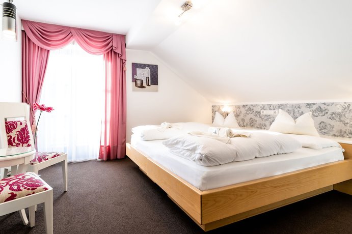 Imagen de la habitación del Hotel Villa Groff. Foto 16