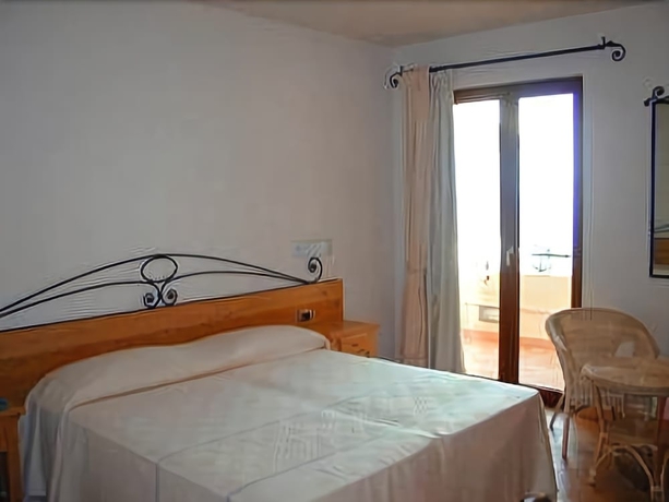 Imagen de la habitación del Hotel Villa Gustui Maris. Foto 6