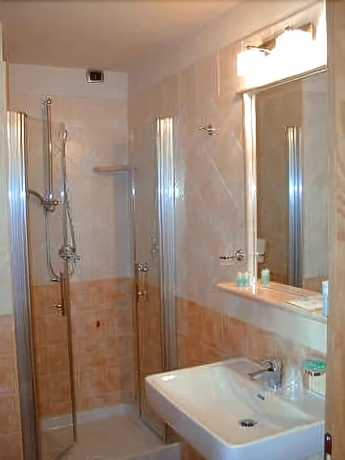 Imagen de la habitación del Hotel Villa Gustui Maris. Foto 13