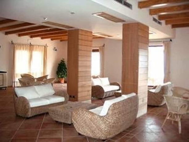 Imagen de los interiores del Hotel Villa Gustui Maris. Foto 19