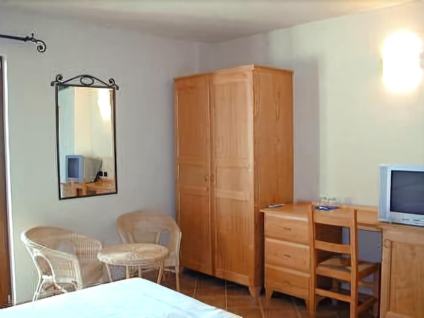 Imagen de la habitación del Hotel Villa Gustui Maris. Foto 16