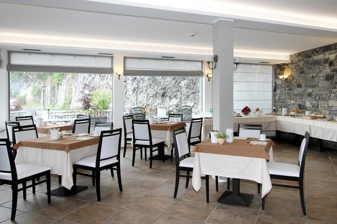 Imagen del bar/restaurante del Hotel Villa Hadeel. Foto 3