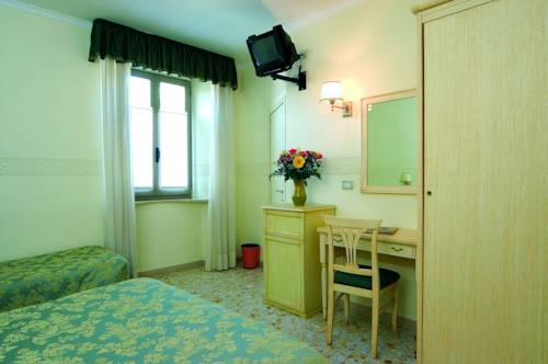 Imagen de la habitación del Hotel Villa Helvetia, Grottammare. Foto 10