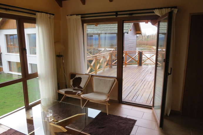 Imagen de los exteriores del Hotel Villa Huapi Resort. Foto 10