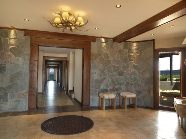Imagen de los interiores del Hotel Villa Huapi Resort. Foto 13