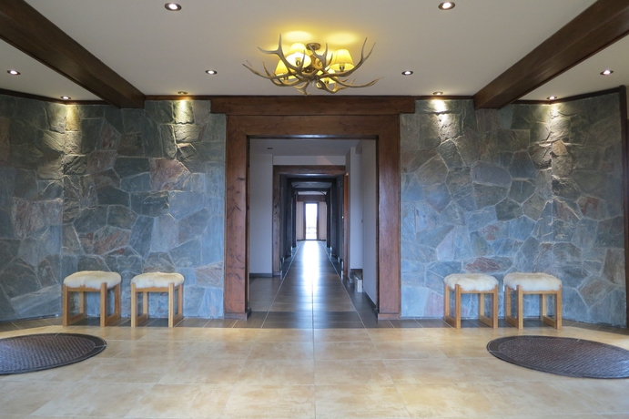 Imagen de los interiores del Hotel Villa Huapi Resort. Foto 14