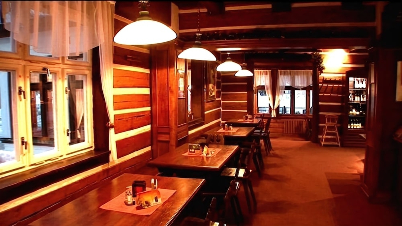 Imagen del bar/restaurante del Hotel Villa Hubertus. Foto 2