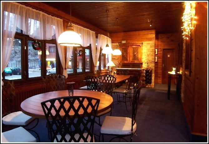 Imagen del bar/restaurante del Hotel Villa Hubertus. Foto 3