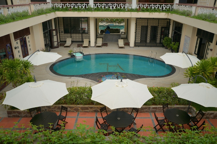 Imagen de la piscina del Hotel Villa Hue. Foto 5