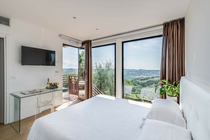 Imagen de la habitación del Hotel Villa I Barronci Resort and Spa. Foto 13