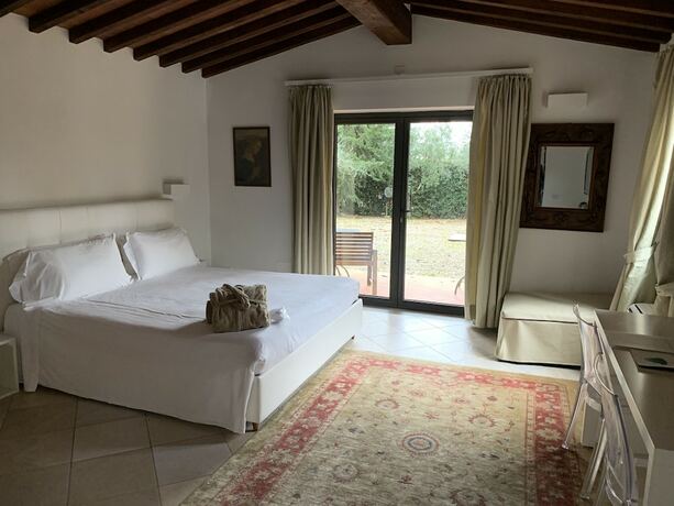 Imagen de la habitación del Hotel Villa I Barronci Resort and Spa. Foto 18